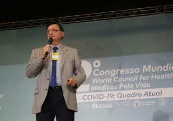 Dengue: conheça a proposta de profilaxia e tratamento dos professores Roberto Hirsch e Héctor Carvallo, cientistas pioneiros contra a COVID-19